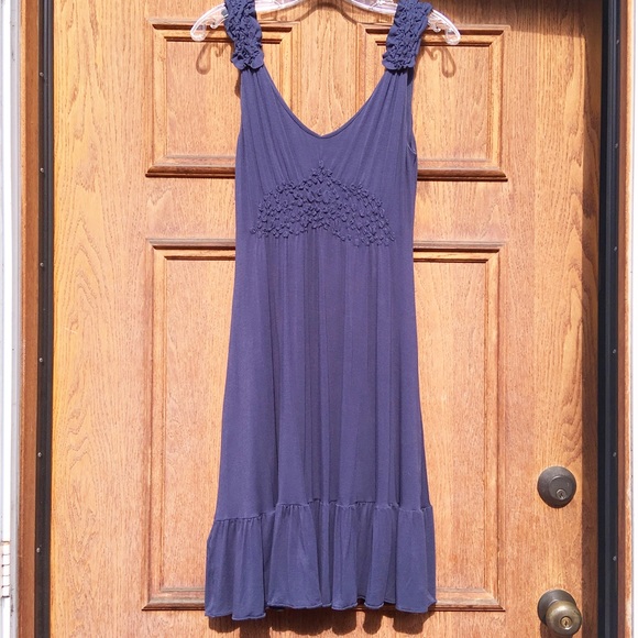 BCBGMaxAzria Dresses & Skirts - BCBGMazazria soft flowy dress with shelf bra- xs